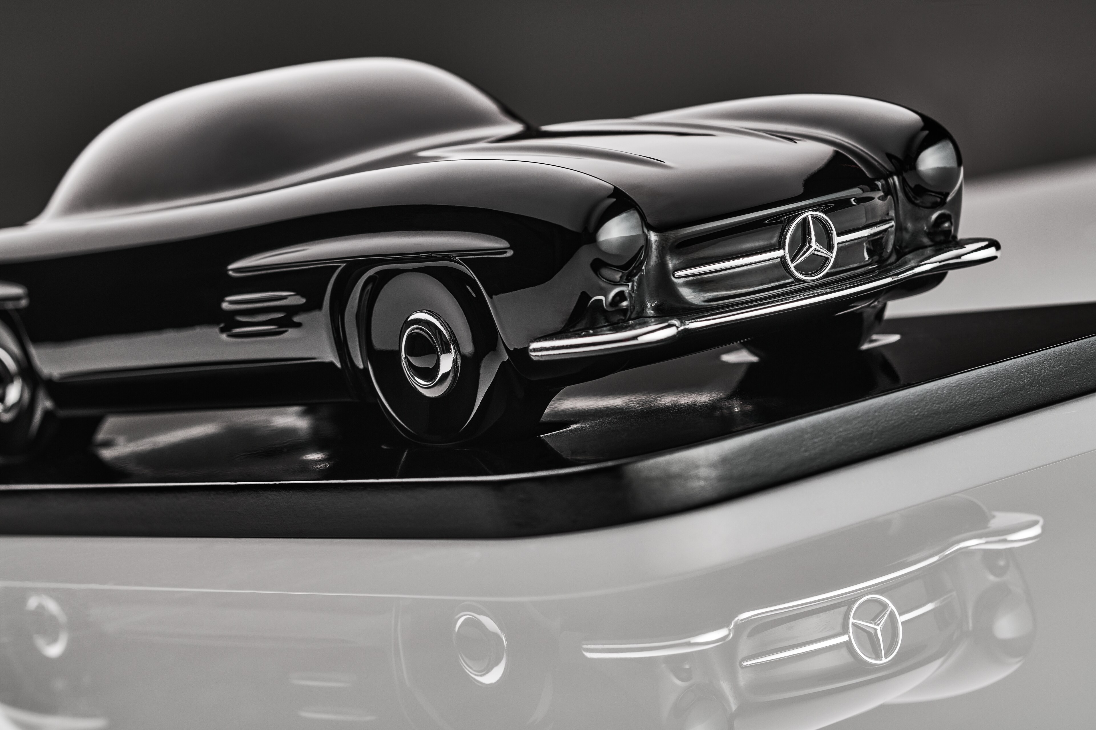 Skulptur 300 SL Coupé W 198 II (1957-1963) - schwarz, Minichamps, 1:18