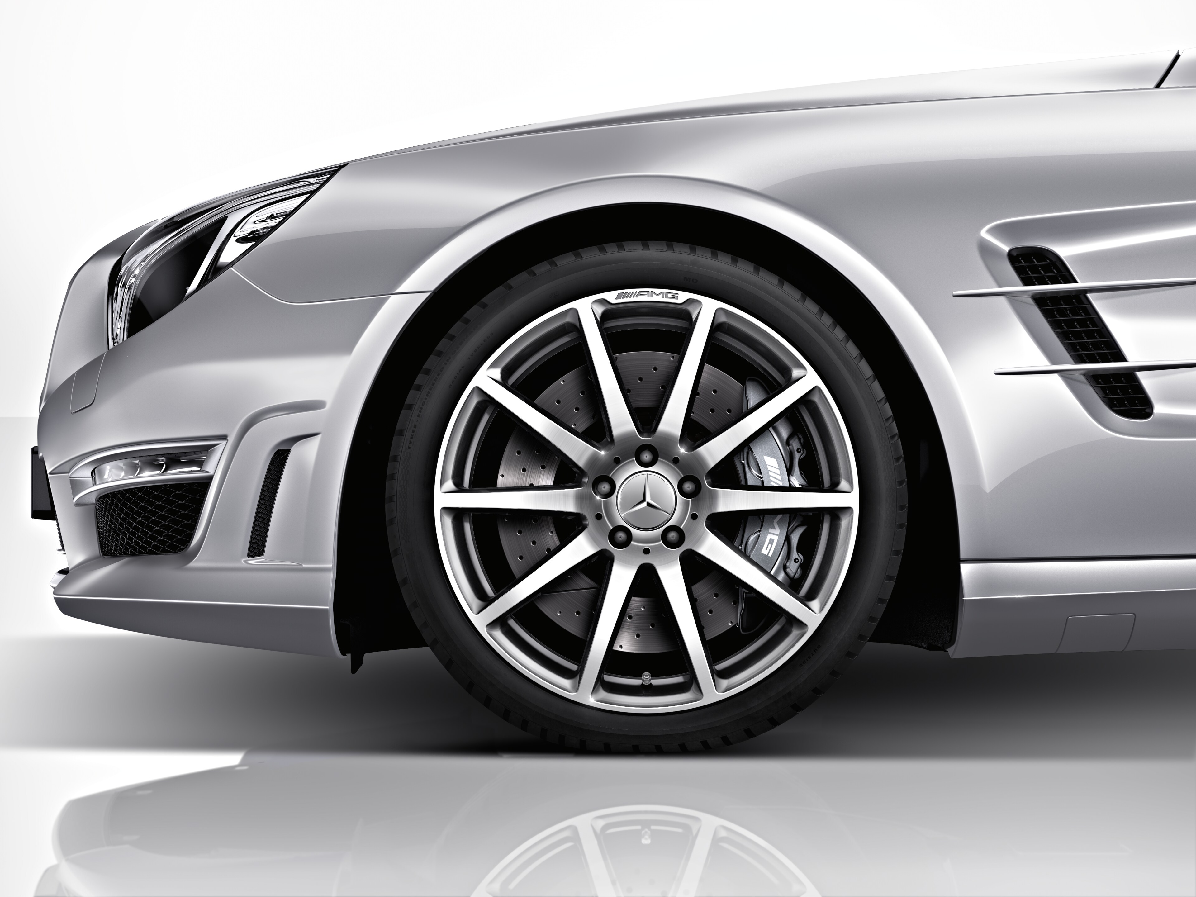 AMG Schmiederad, im 10-Speichen-Design, 48,3 cm (19 Zoll) - 9 J x 19 ET 27, titangrau, poliert