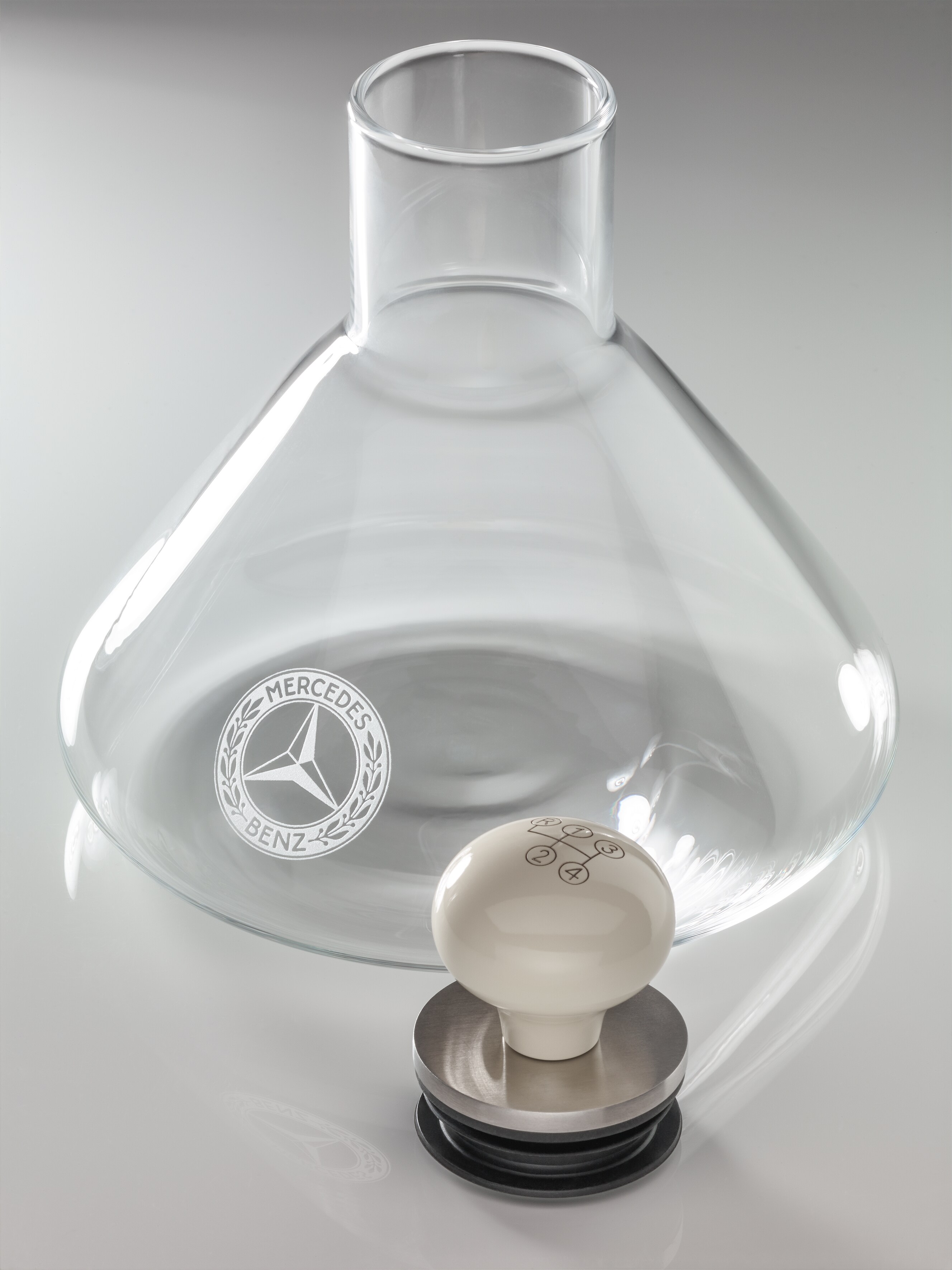 Dekantierkaraffe - transparent / elfenbein / silberfarben, Glas / Edelstahl / Holz
