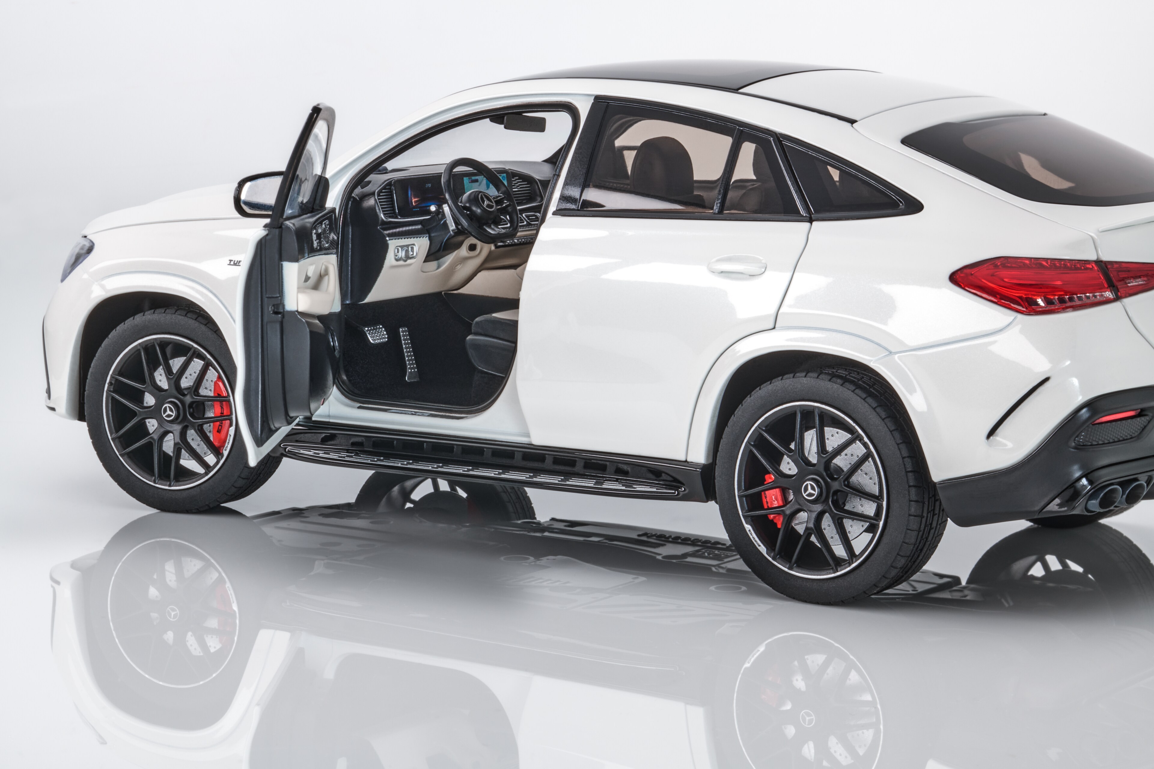 Mercedes-AMG GLE 53e, Coupé, C167 - MANUFAKTUR opalithweiß magno, NZG, 1:18