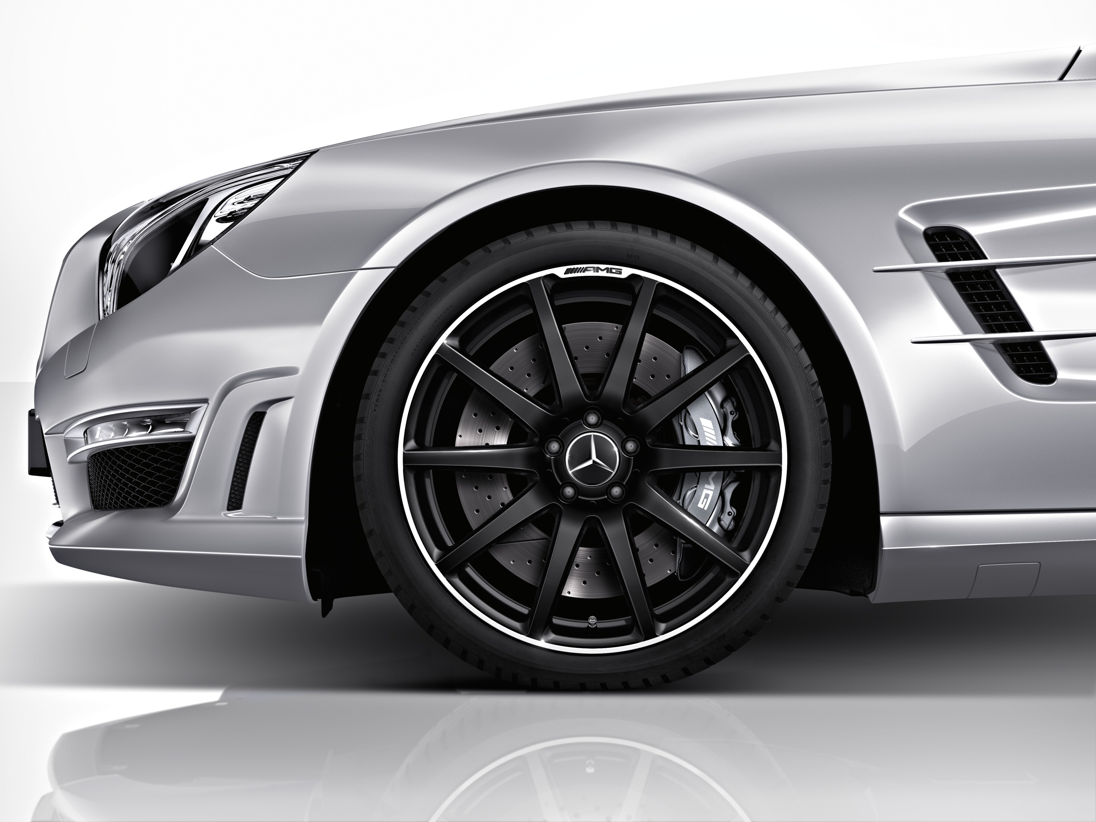 AMG Schmiederad im 10-Speichen-Design, 48,3 cm (19 Zoll), Felgenhorn glanzgedreht - 9 J x 19 ET 27, schwarz matt