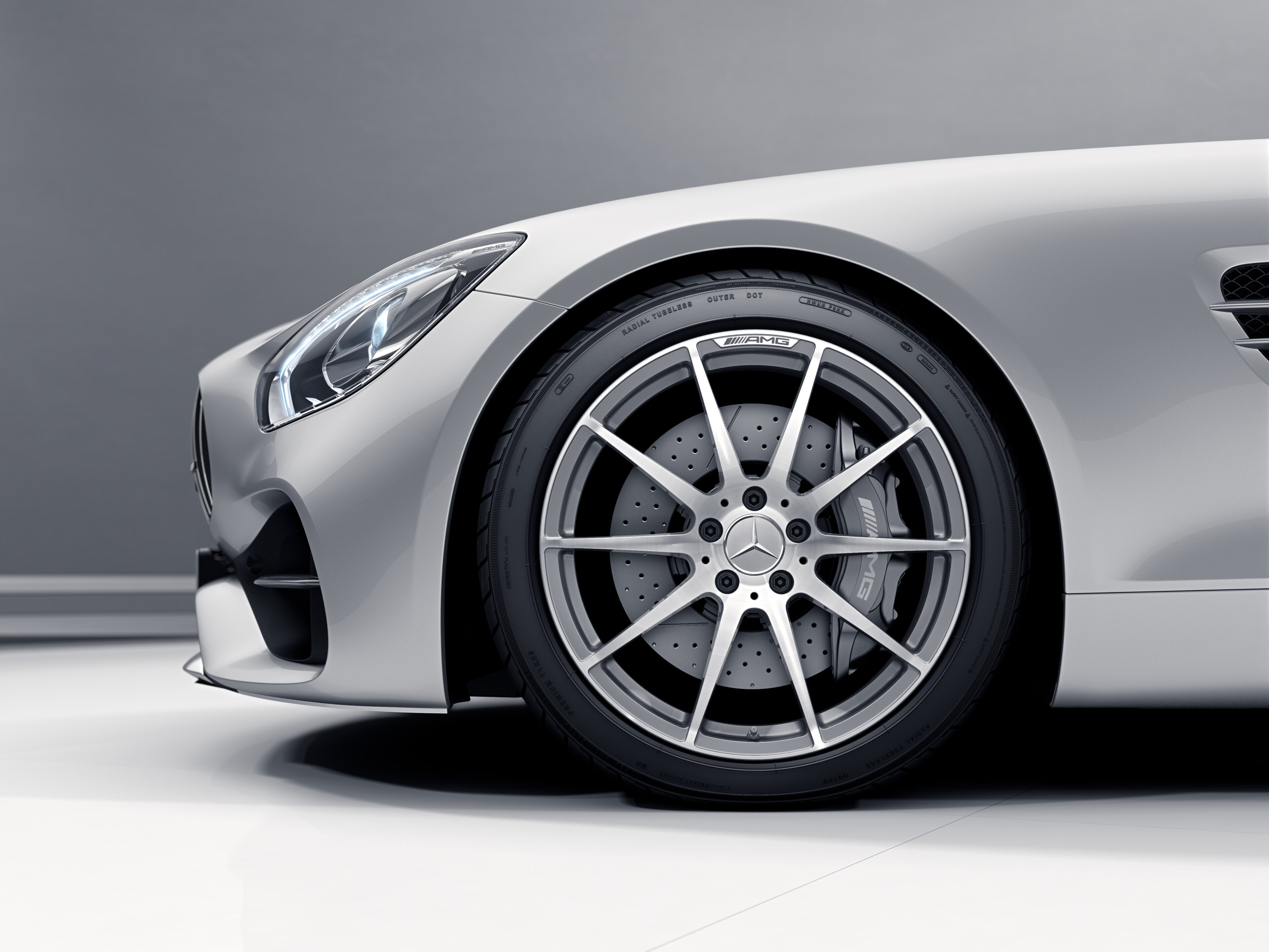 AMG Schmiederad im 10-Speichen-Design, 48,3 cm (19 Zoll) - 9 J x 19 ET 61, titangrau, glanzgedreht