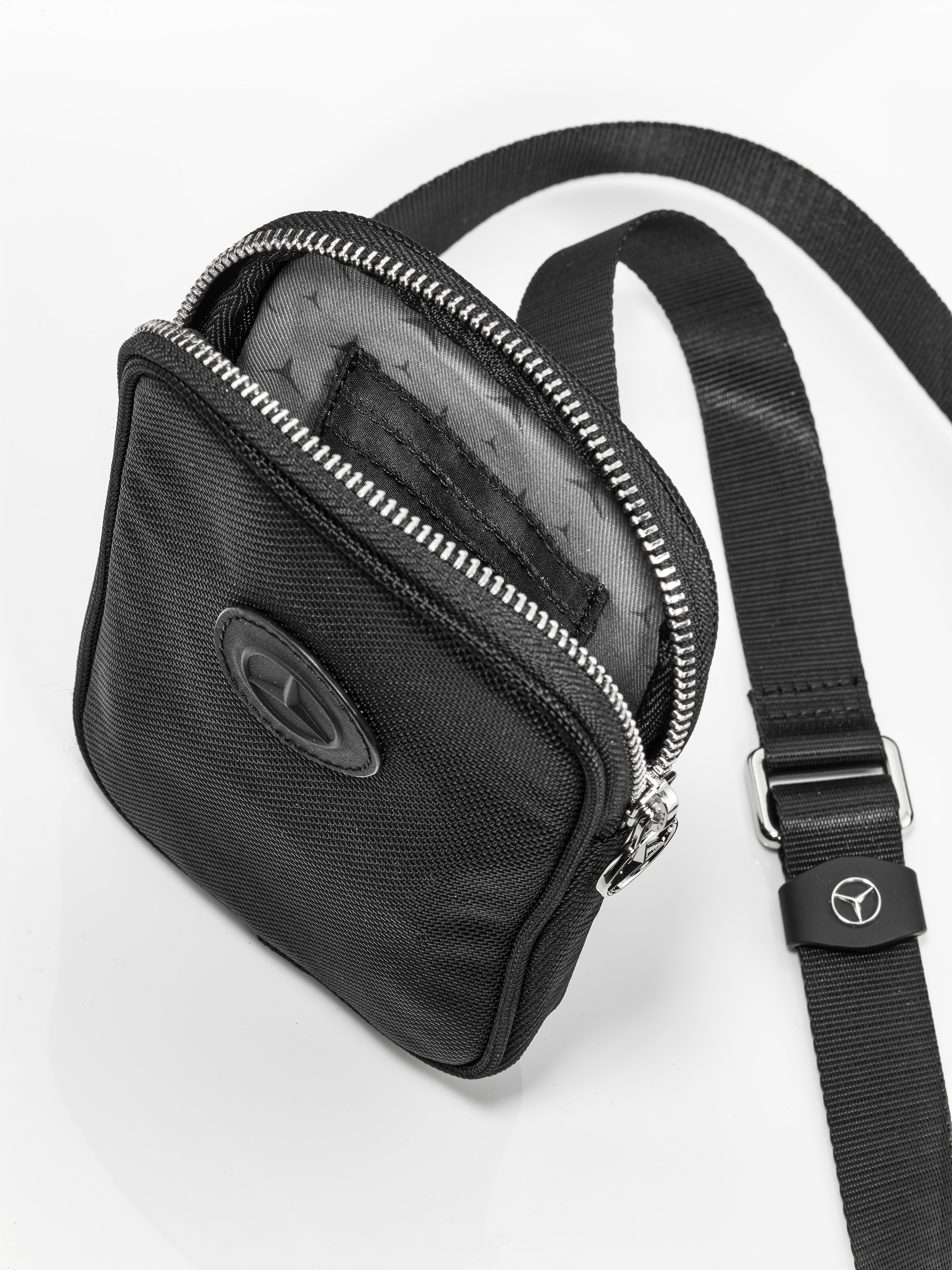 Handytasche - schwarz, Polyamid (recycelt) / Polyester (recycelt)